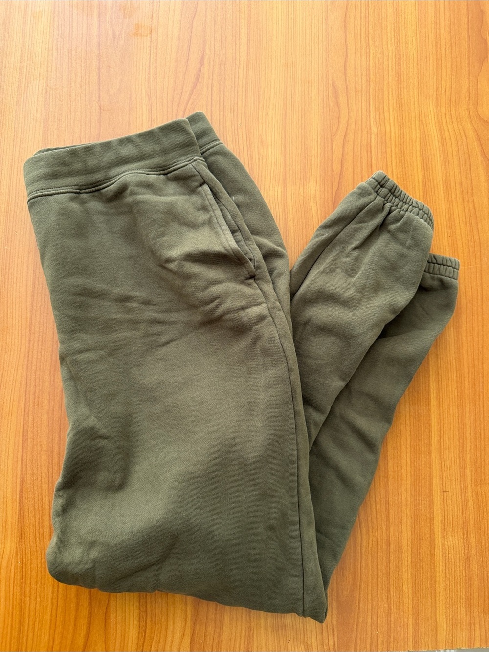 Girlfriend Collective Olive Green Cropped Sweatshirt & High-Waist Sweatpants - Picture 5 of 6